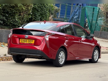 Used Toyota Prius 2016 for sale - 76122781: Photo 2