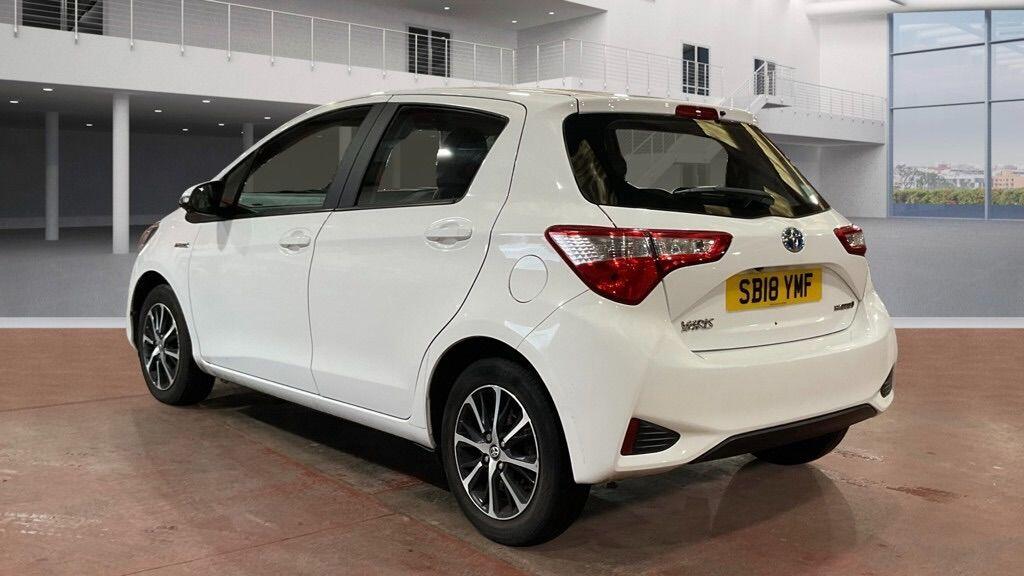 Used Toyota Yaris 2018 for sale - 76498845: Photo 2