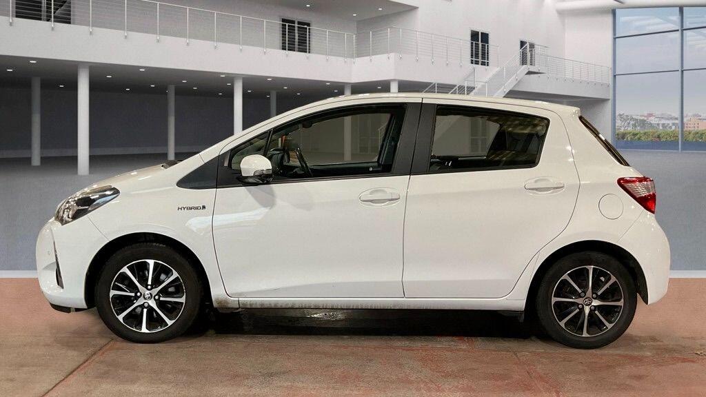 Used Toyota Yaris 2018 for sale - 76498845: Photo 3