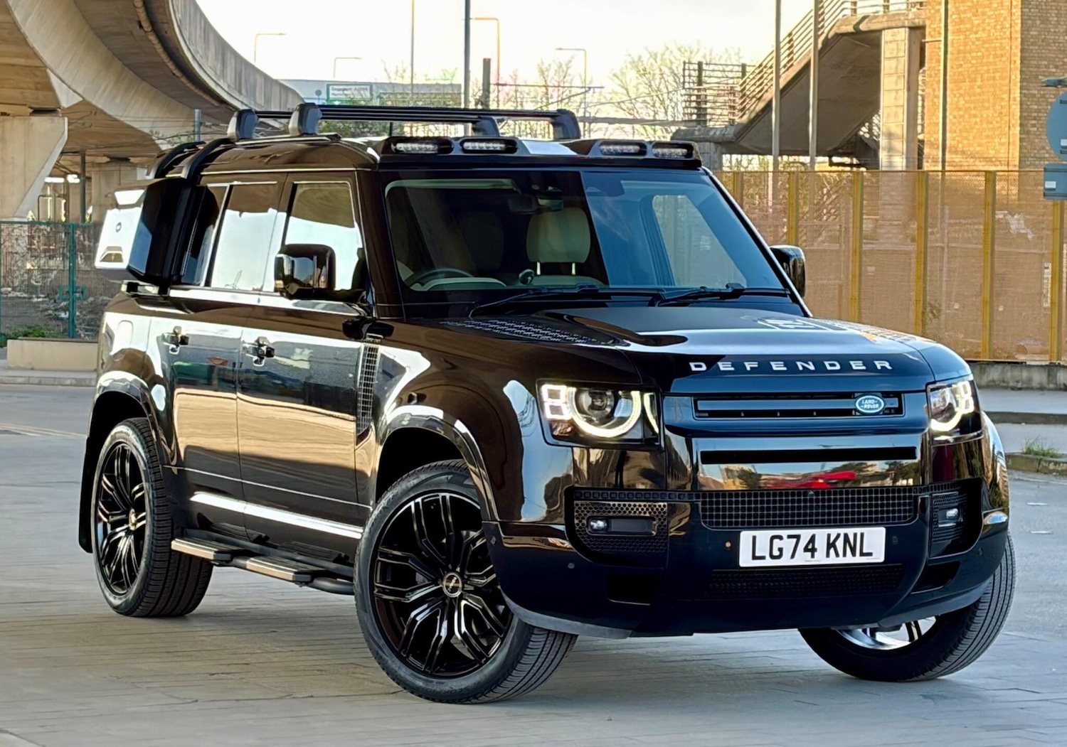 Used Land Rover Defender 2024 for sale - 78148227: Photo 1
