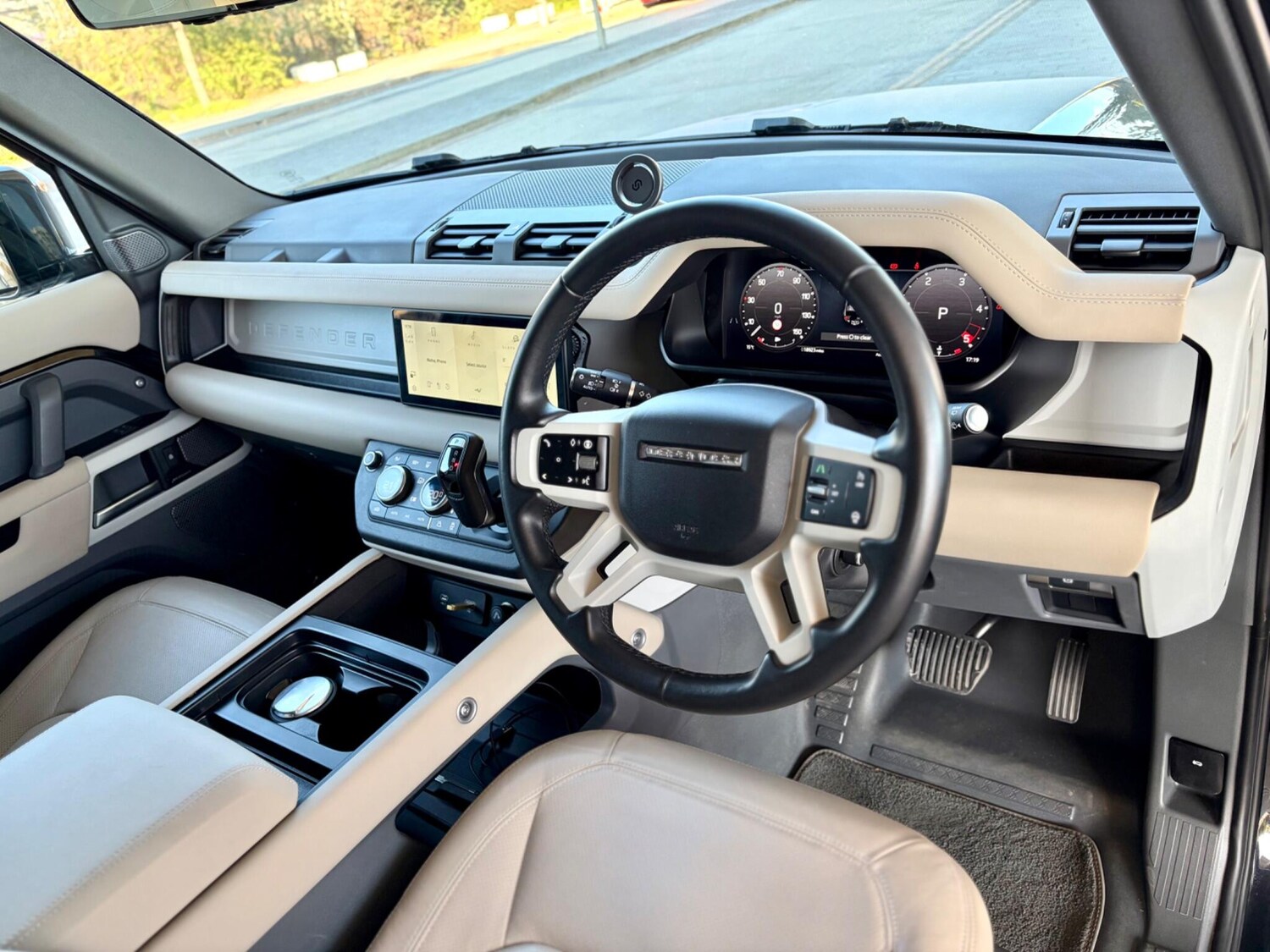 Used Land Rover Defender 2024 for sale - 78148227: Photo 11