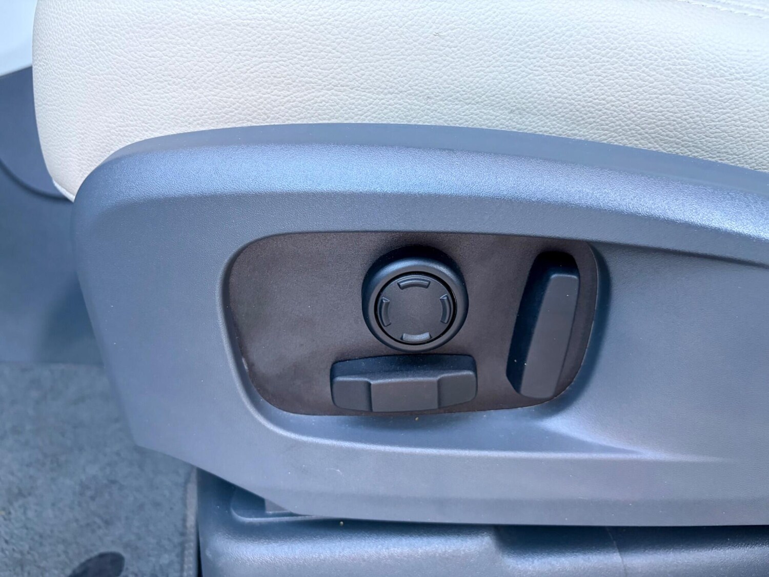 Used Land Rover Defender 2024 for sale - 78148227: Photo 21