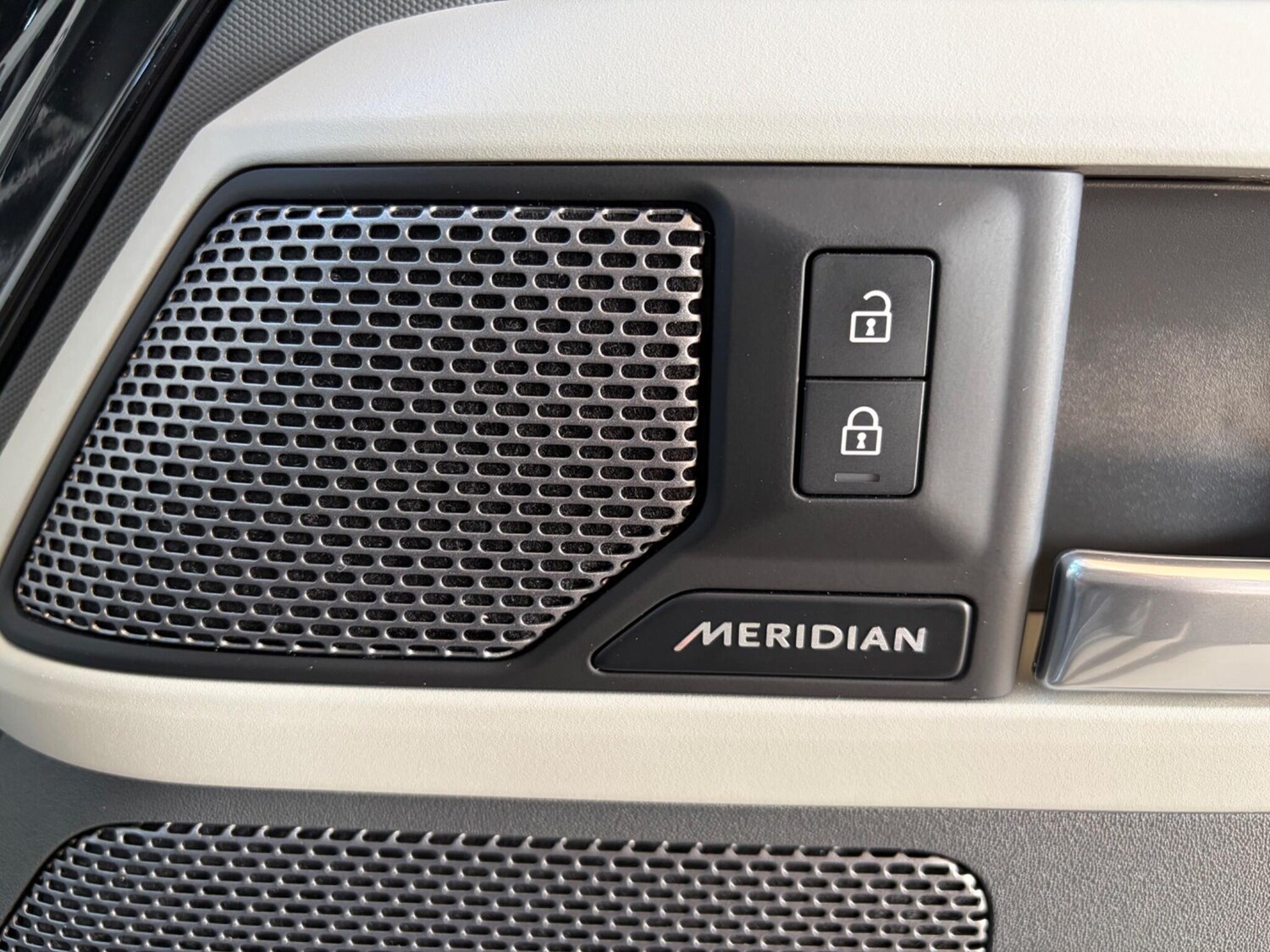 Used Land Rover Defender 2024 for sale - 78148227: Photo 30