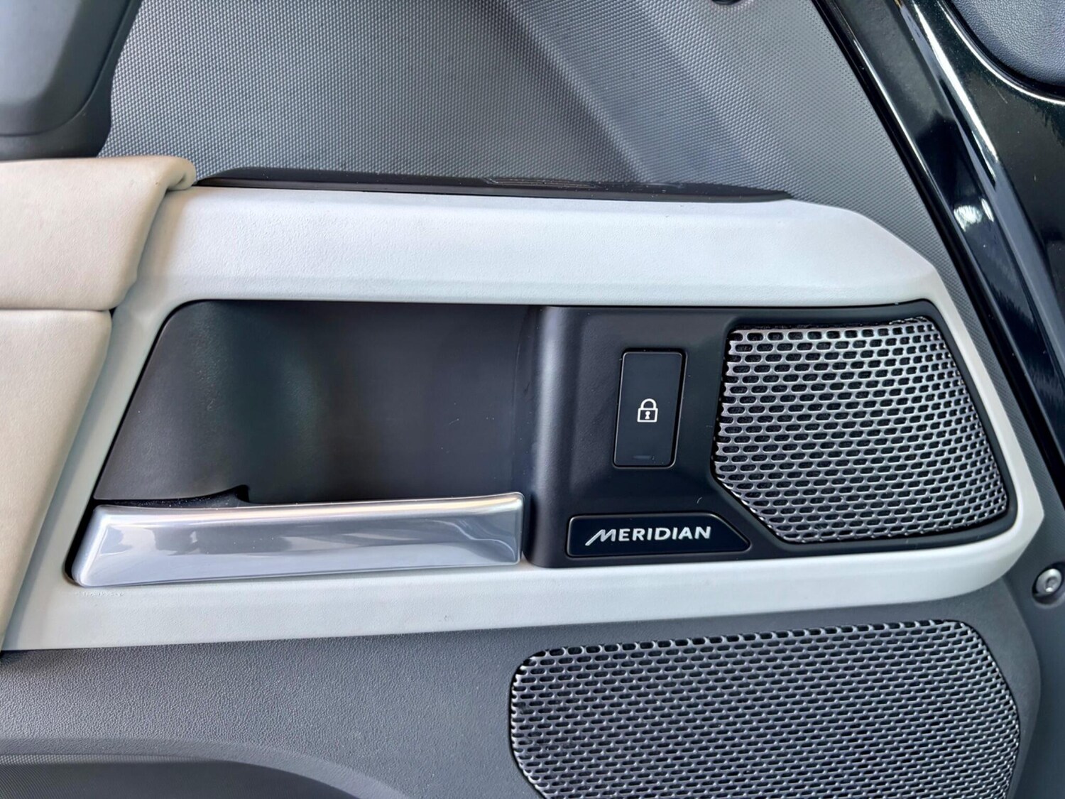 Used Land Rover Defender 2024 for sale - 78148227: Photo 51