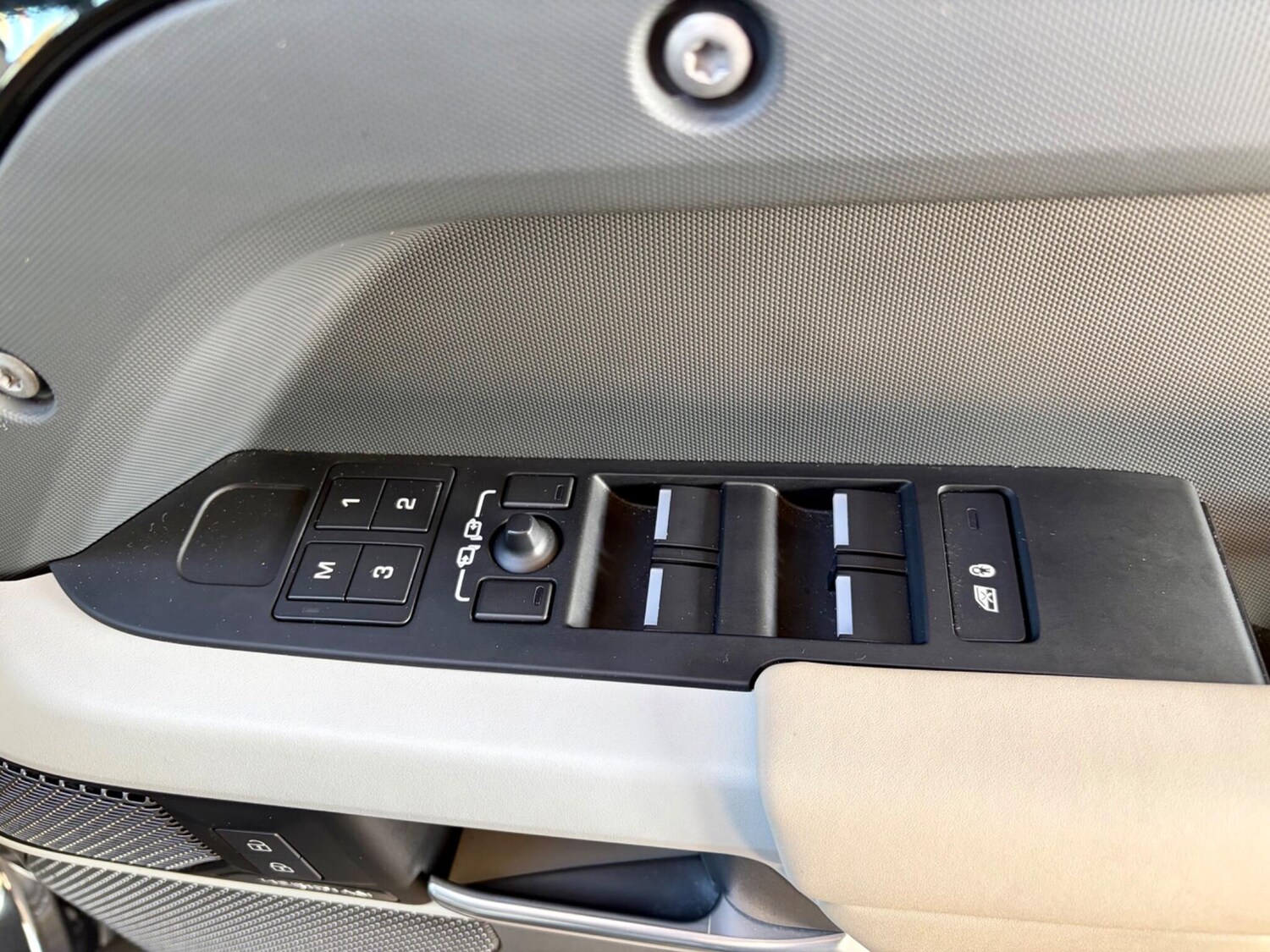 Used Land Rover Defender 2024 for sale - 78148227: Photo 58