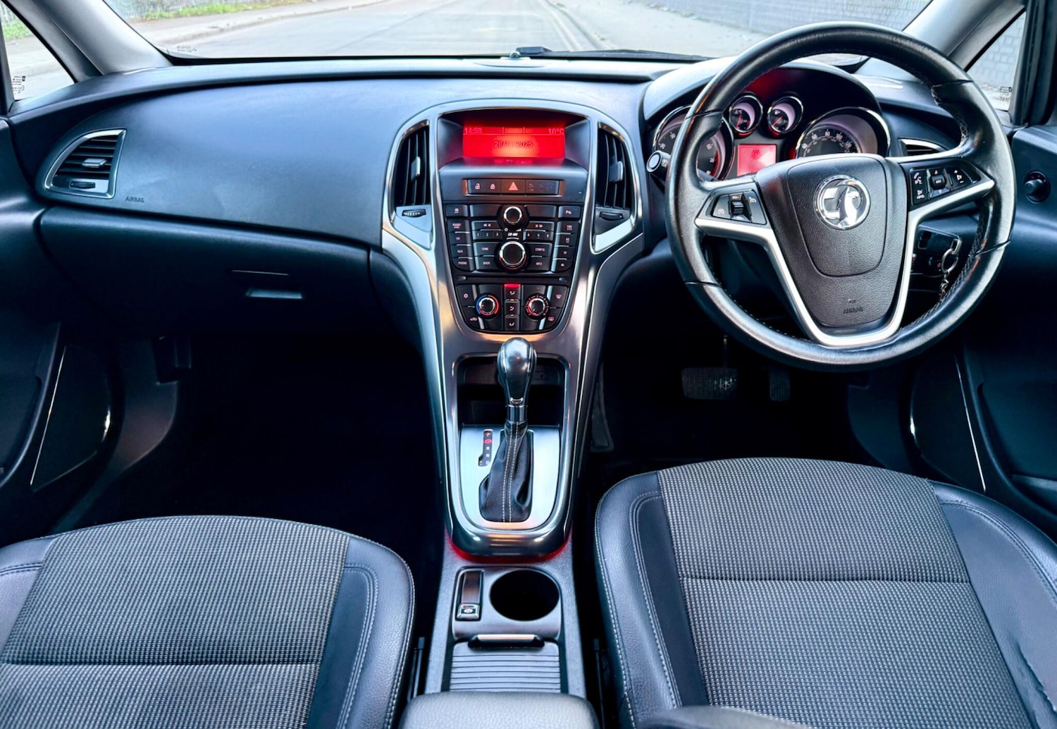 Used Vauxhall Astra 2011 for sale - 77191709: Photo 11