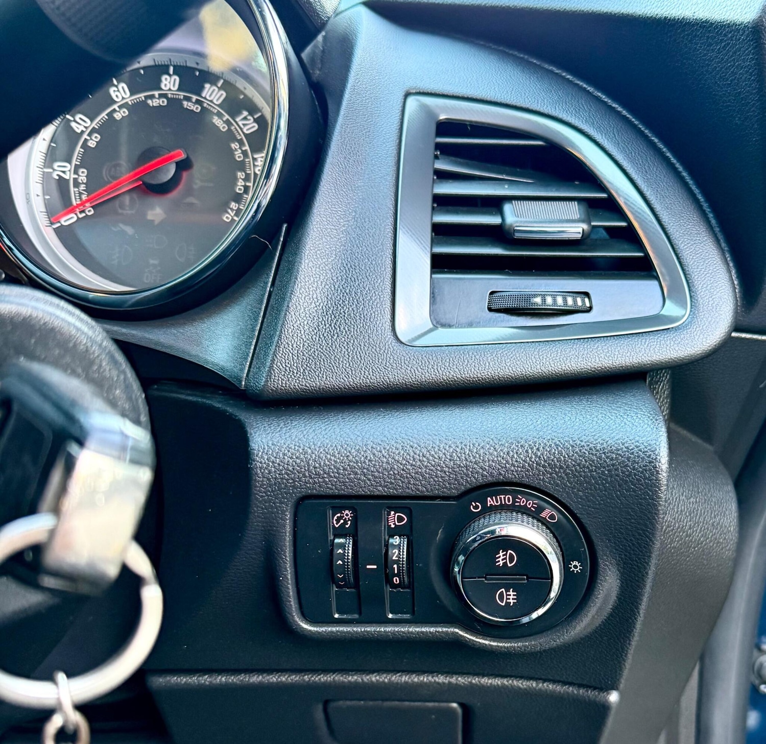 Used Vauxhall Astra 2011 for sale - 77191709: Photo 14