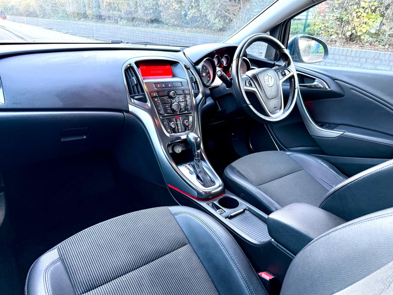 Used Vauxhall Astra 2011 for sale - 77191709: Photo 9