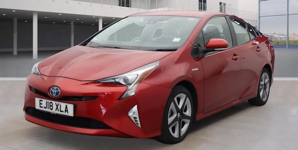 Used Toyota Prius 2018 for sale - 76318111: Photo 2