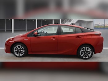 Used Toyota Prius 2018 for sale - 76318111: Photo 4