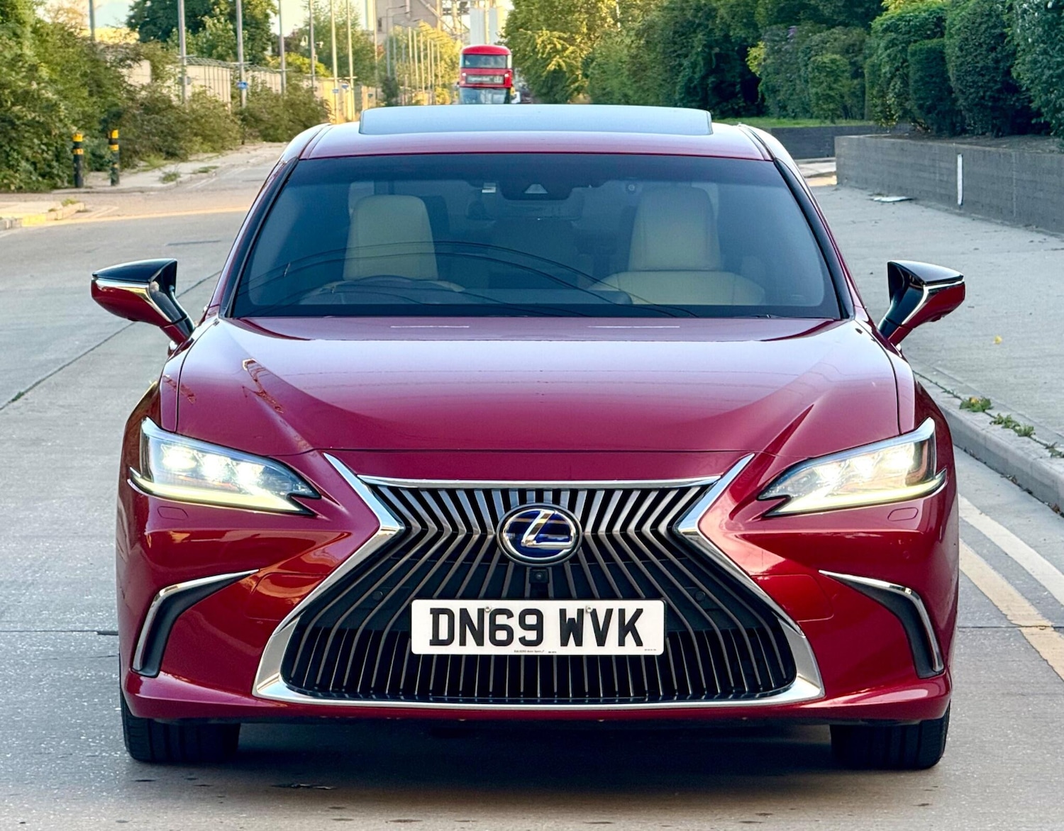 Used Lexus ES 2019 for sale - 76550094: Photo 2