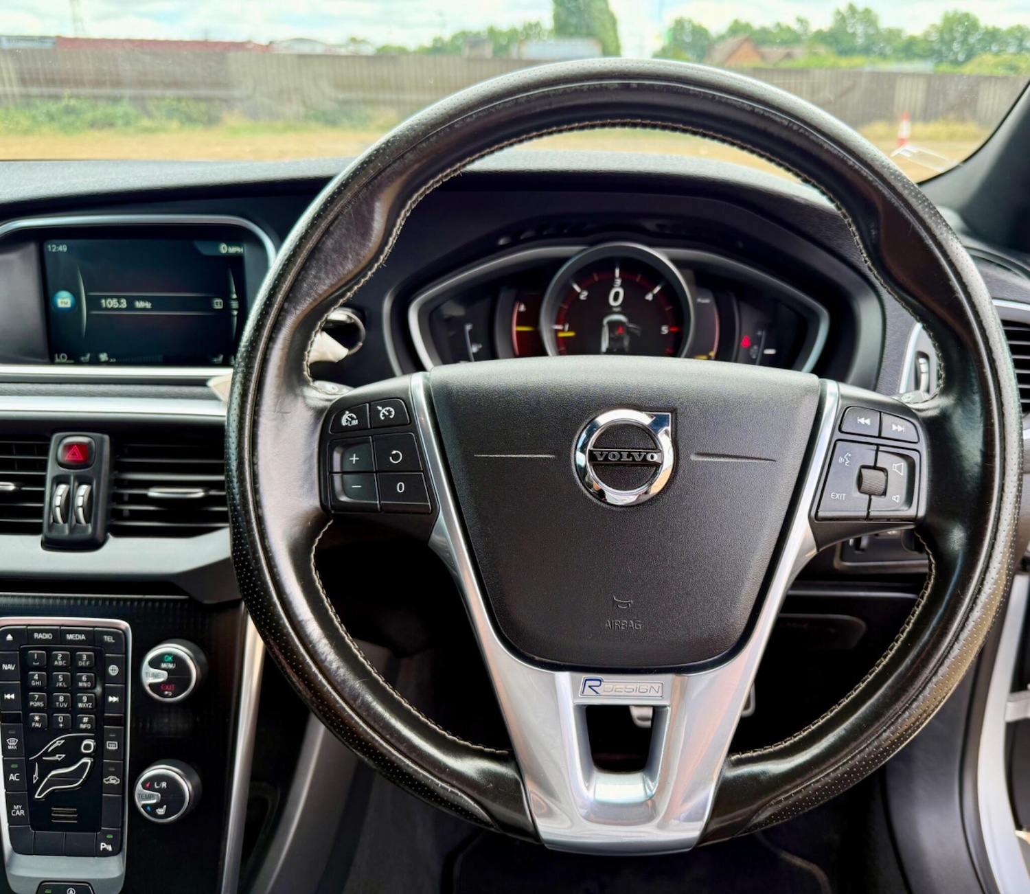 Used Volvo V40 2016 for sale - 77016439: Photo 10