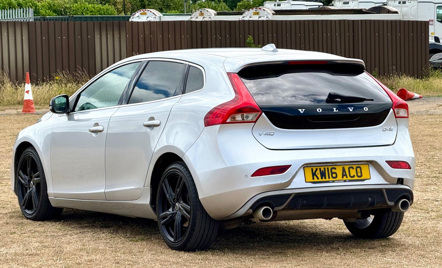 Used Volvo V40 2016 for sale - 77016439: Photo 17