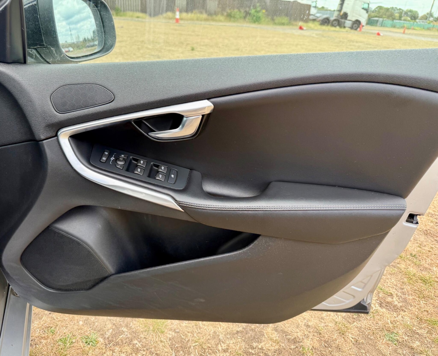 Used Volvo V40 2016 for sale - 77016439: Photo 20