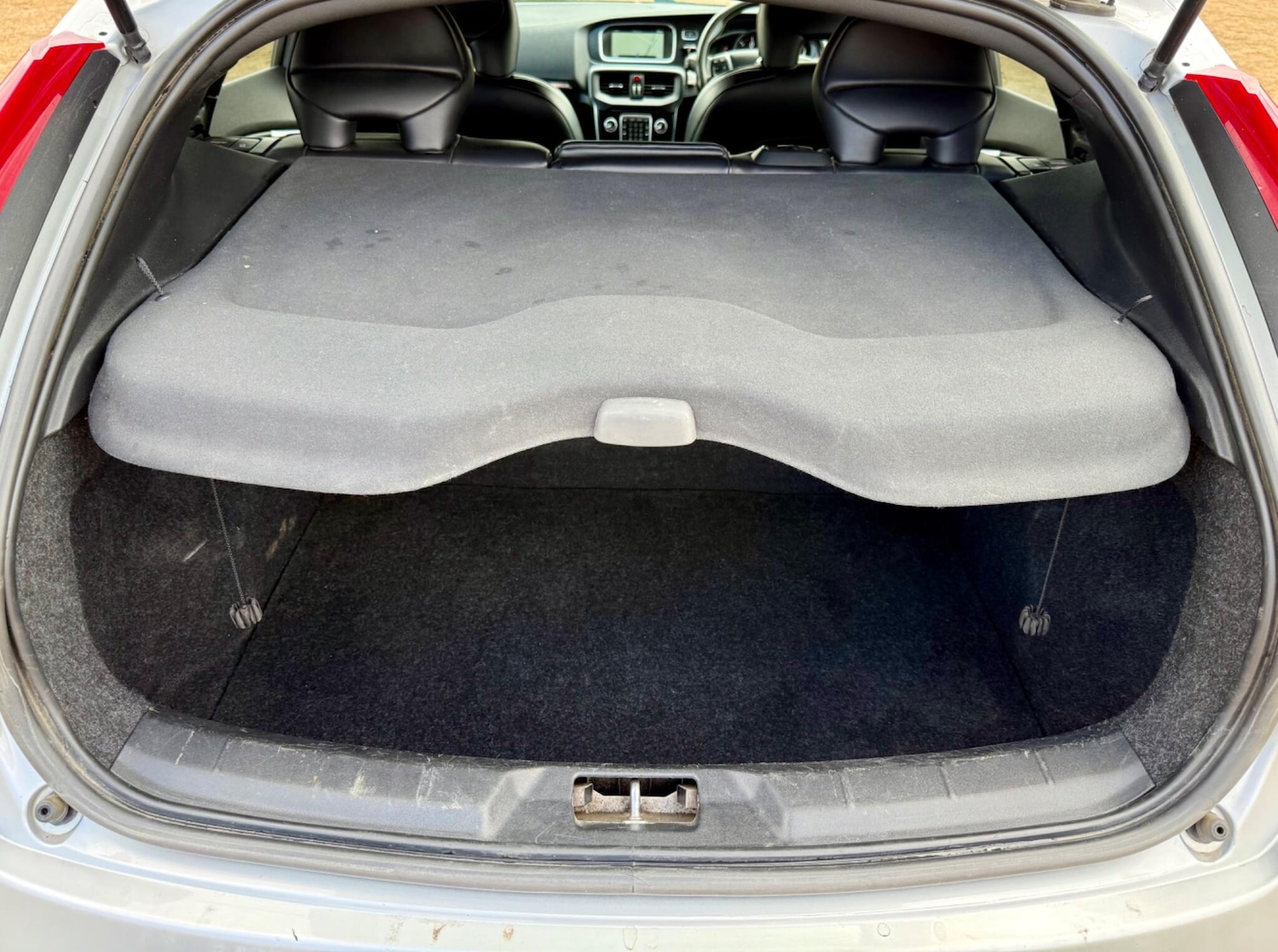 Used Volvo V40 2016 for sale - 77016439: Photo 8