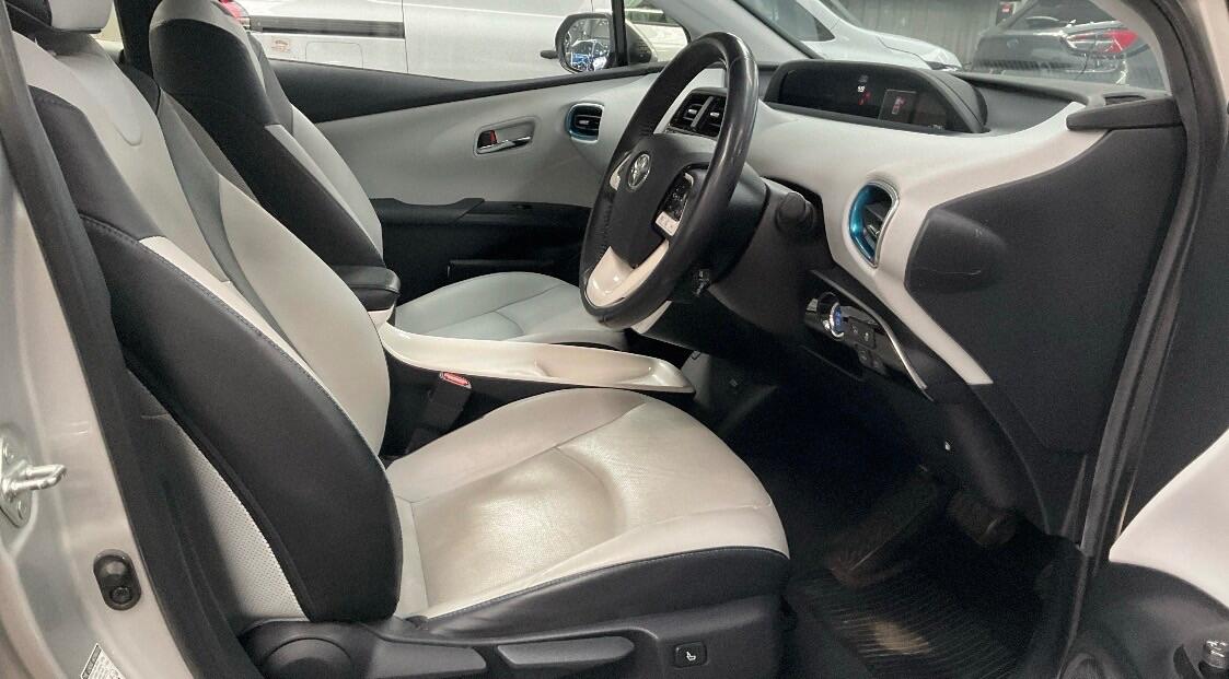 Used Toyota Prius 2018 for sale - 78128015: Photo 2