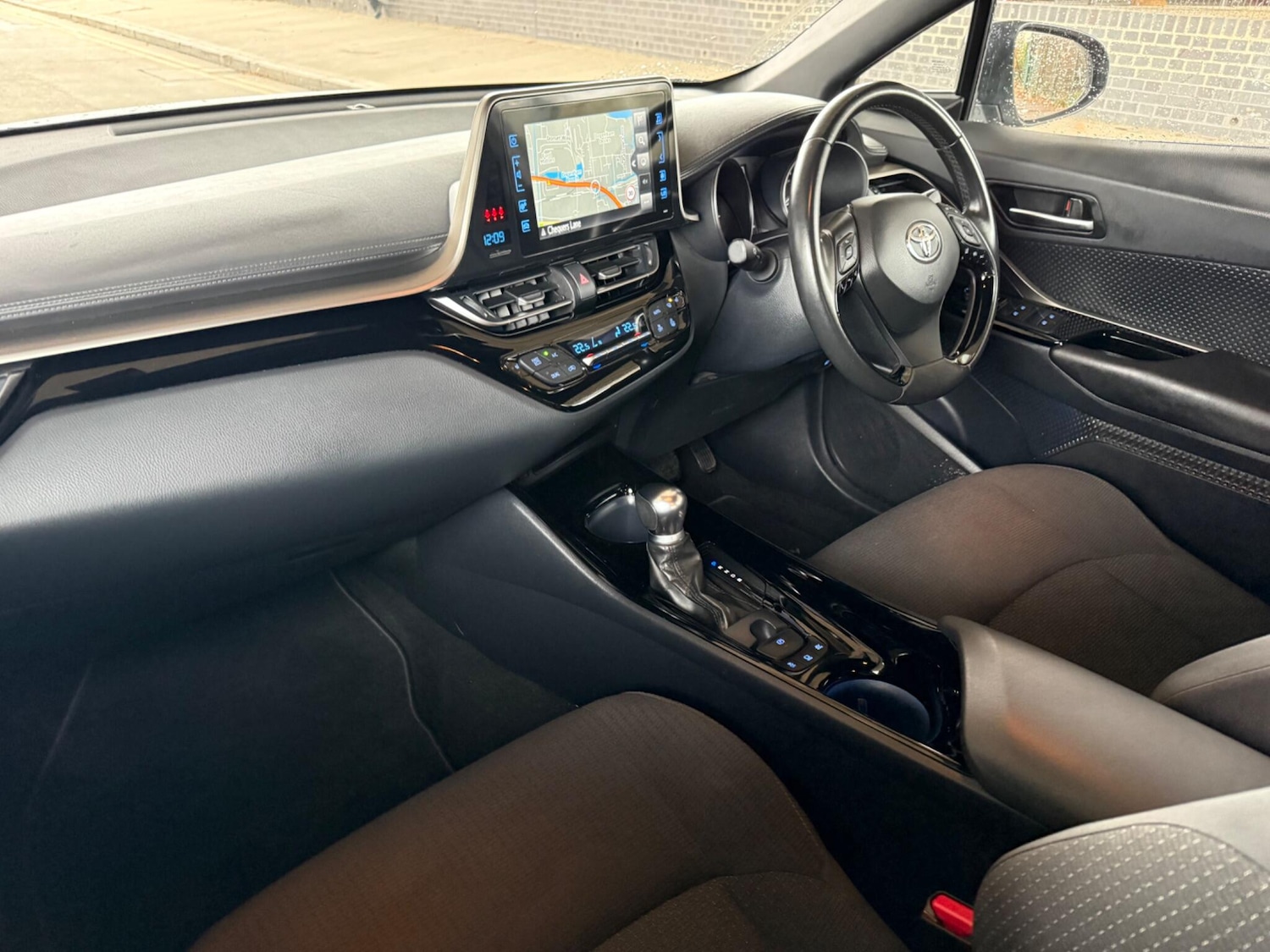 Used Toyota C-HR 2019 for sale - 76260573: Photo 11