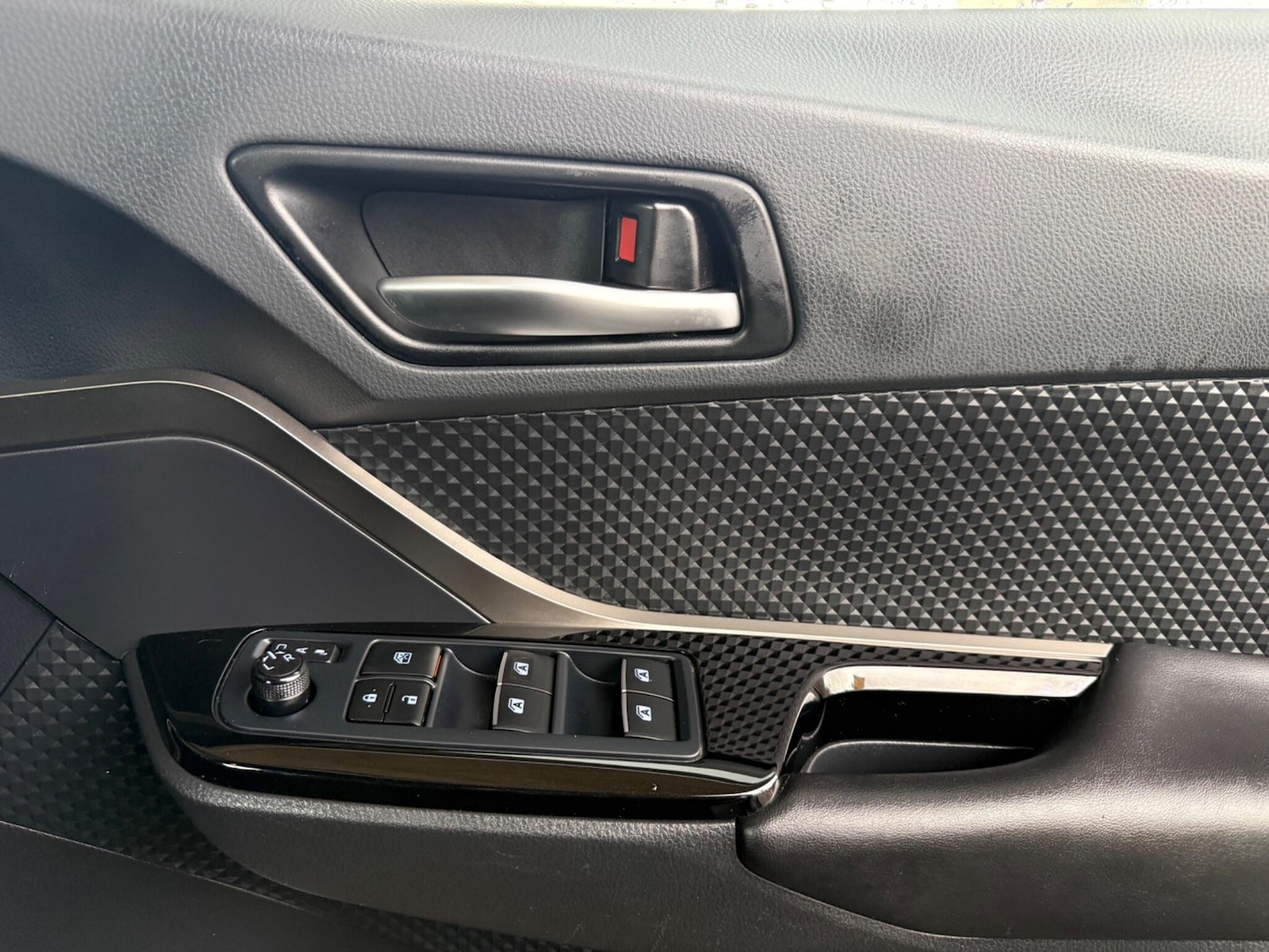 Used Toyota C-HR 2019 for sale - 76260573: Photo 15