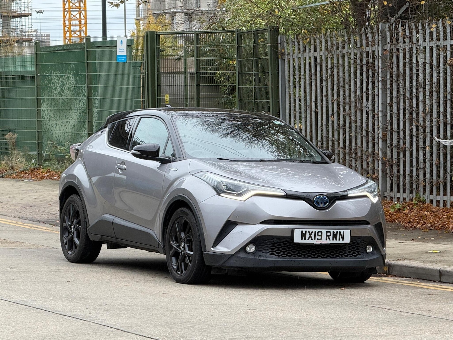 Used Toyota C-HR 2019 for sale - 76260573: Photo 2