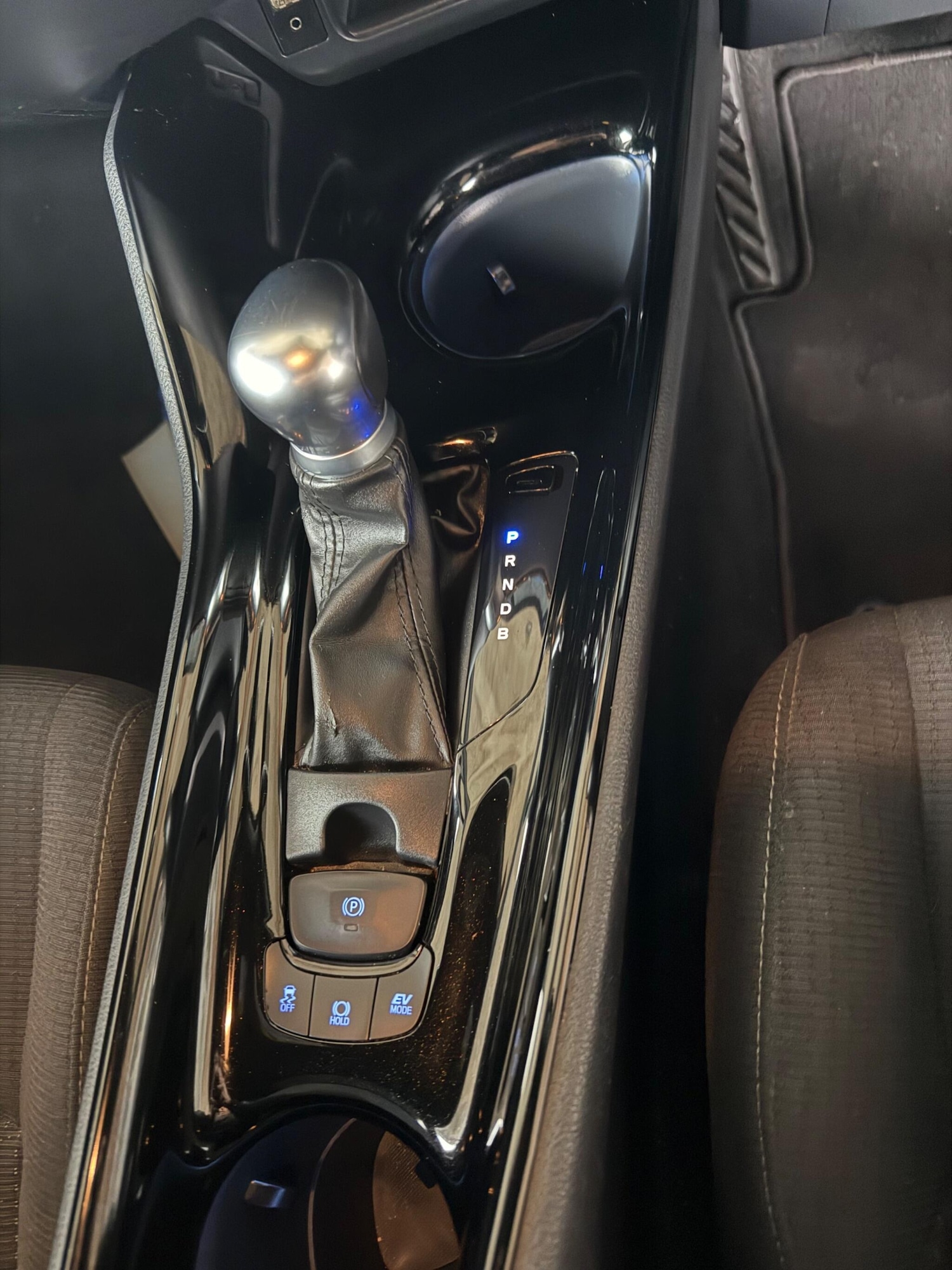 Used Toyota C-HR 2019 for sale - 76260573: Photo 25