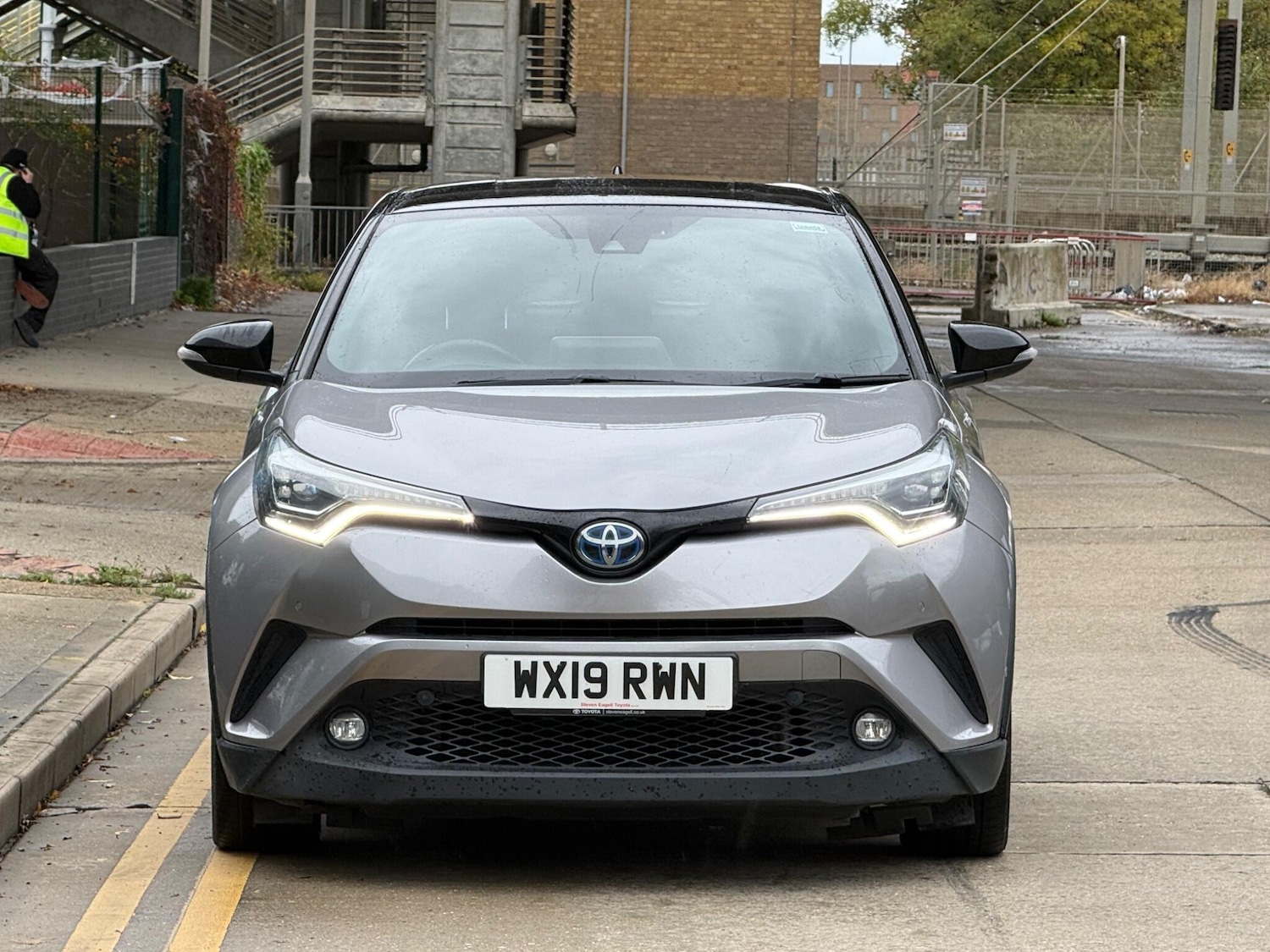 Used Toyota C-HR 2019 for sale - 76260573: Photo 3