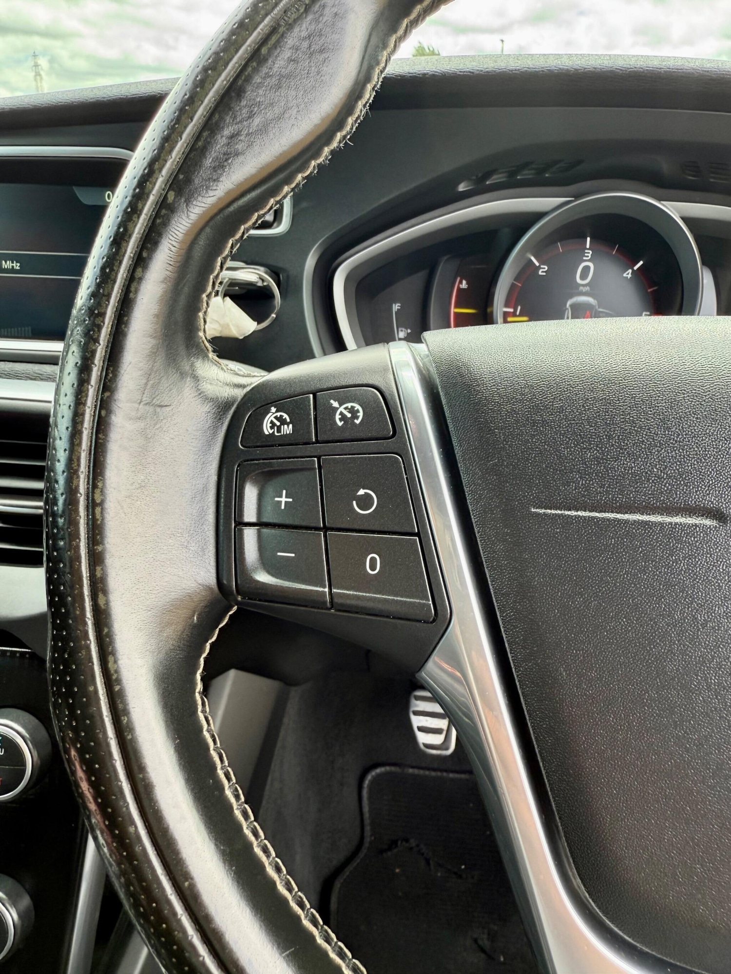 Used Volvo V40 2016 for sale - 77396479: Photo 15