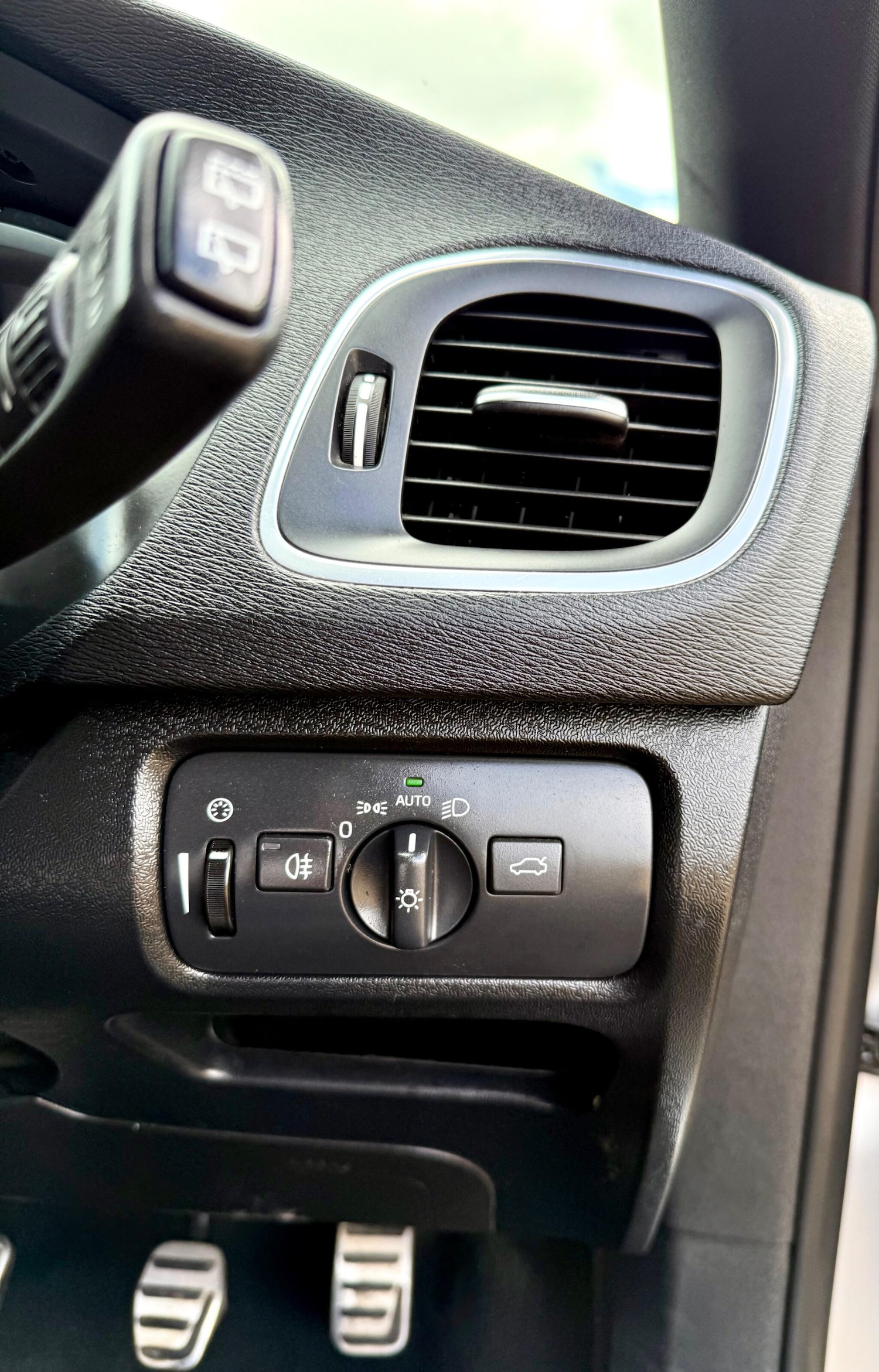 Used Volvo V40 2016 for sale - 77396479: Photo 21