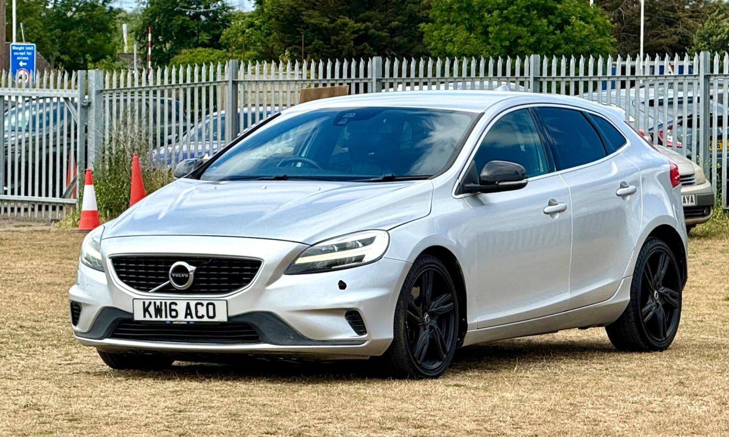 Used Volvo V40 2016 for sale - 77396479: Photo 5