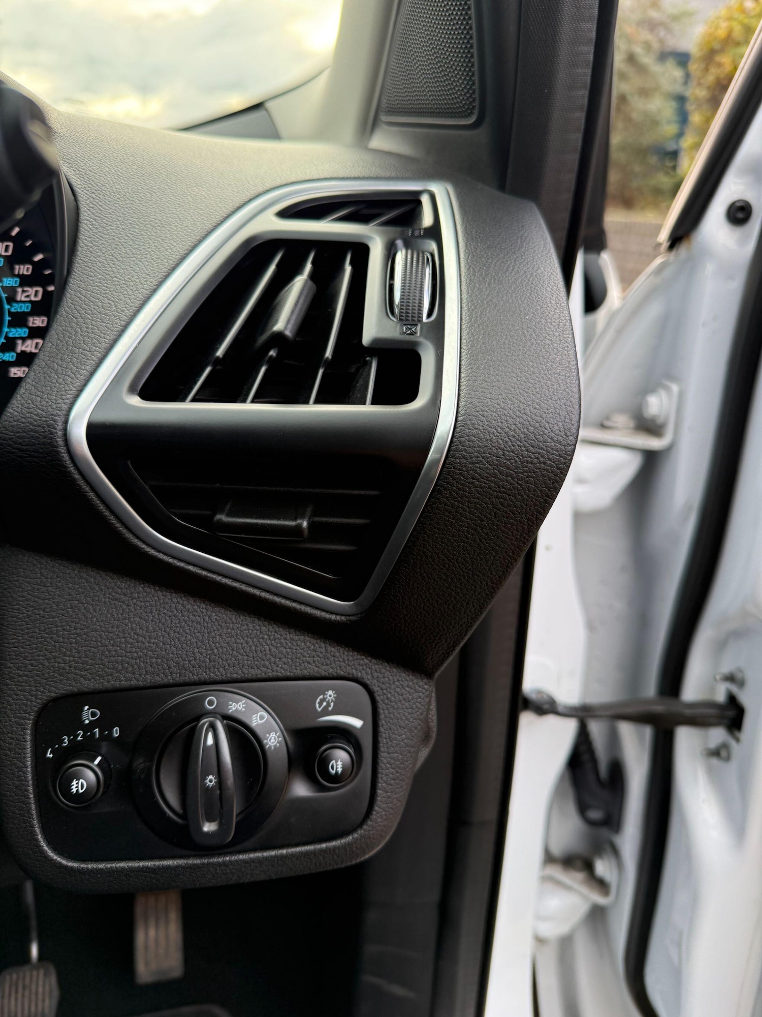 Used Ford Kuga 2015 for sale - 76619922: Photo 21