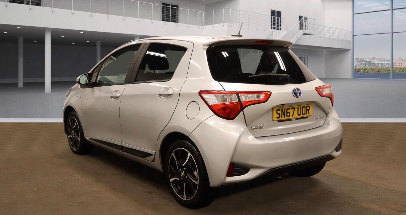 Used Toyota Yaris 2017 for sale - 77081383: Photo 2