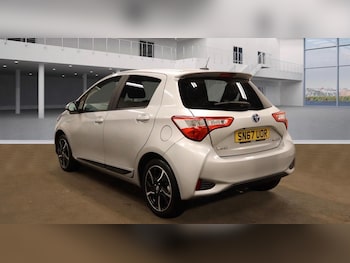 Used Toyota Yaris 2017 for sale - 77081383: Photo