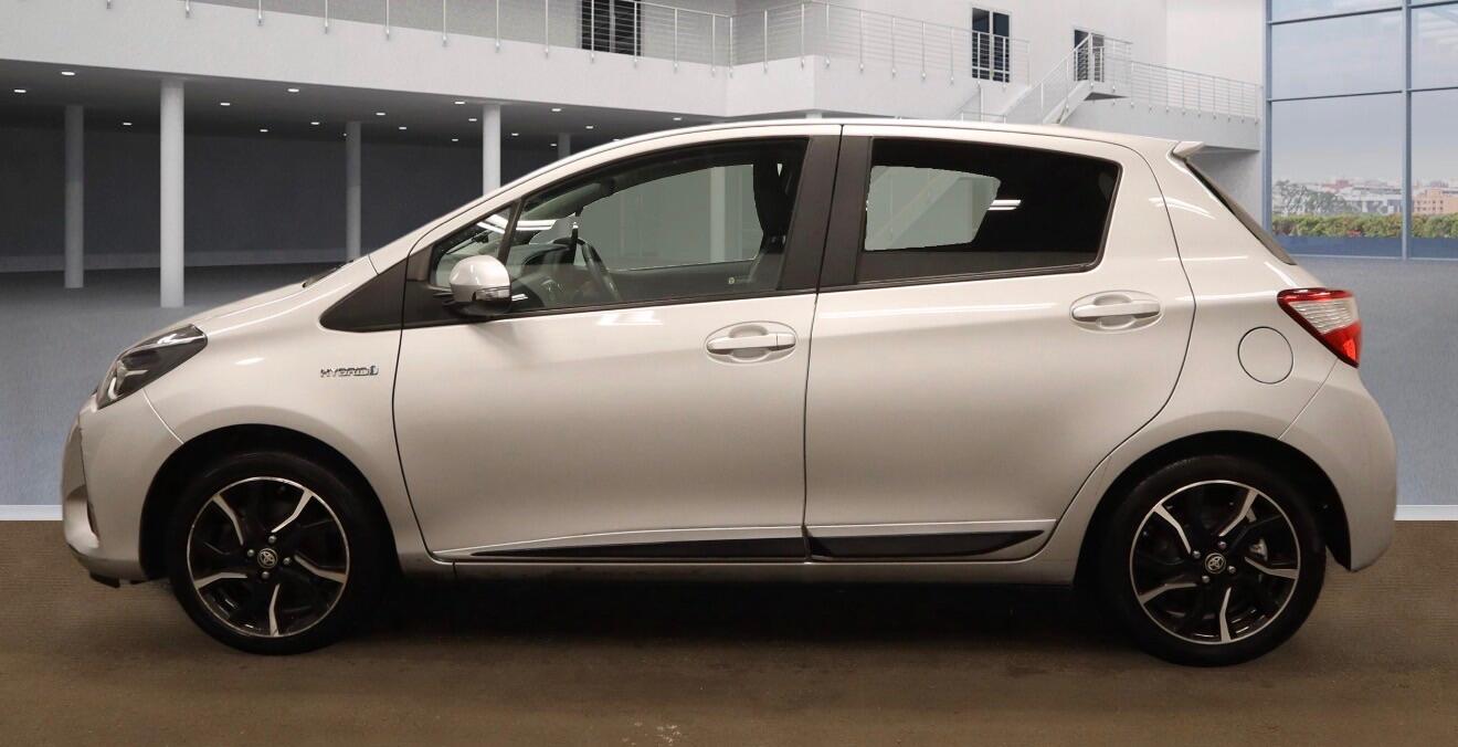 Used Toyota Yaris 2017 for sale - 77081383: Photo 3