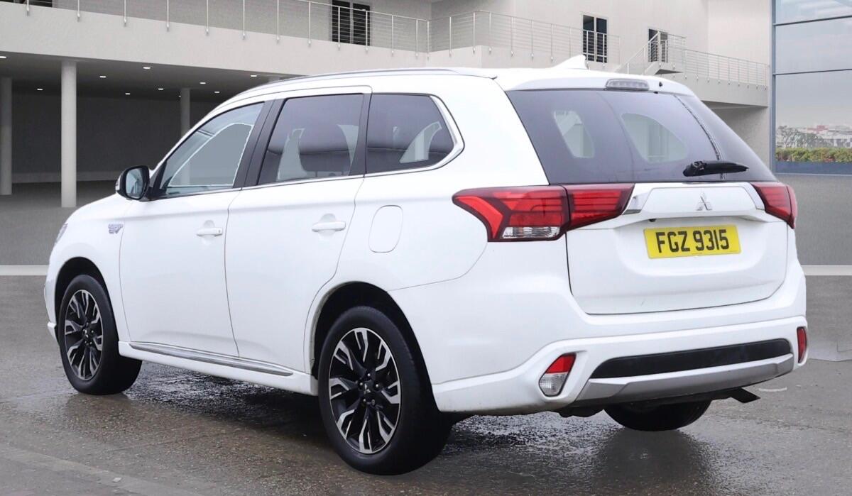 Used Mitsubishi Outlander 2017 for sale - 76976575: Photo 2