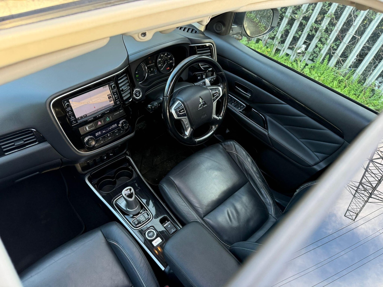 Used Mitsubishi Outlander 2017 for sale - 76976575: Photo 25