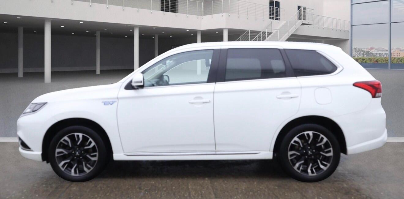 Used Mitsubishi Outlander 2017 for sale - 76976575: Photo 3