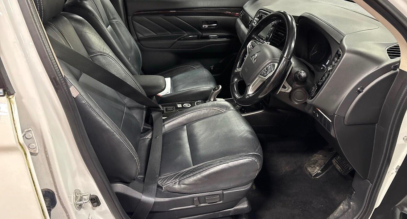 Used Mitsubishi Outlander 2017 for sale - 76976575: Photo 4