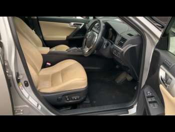 2012 (12) - 200h 1.8 SE-L Premier 5dr CVT Auto