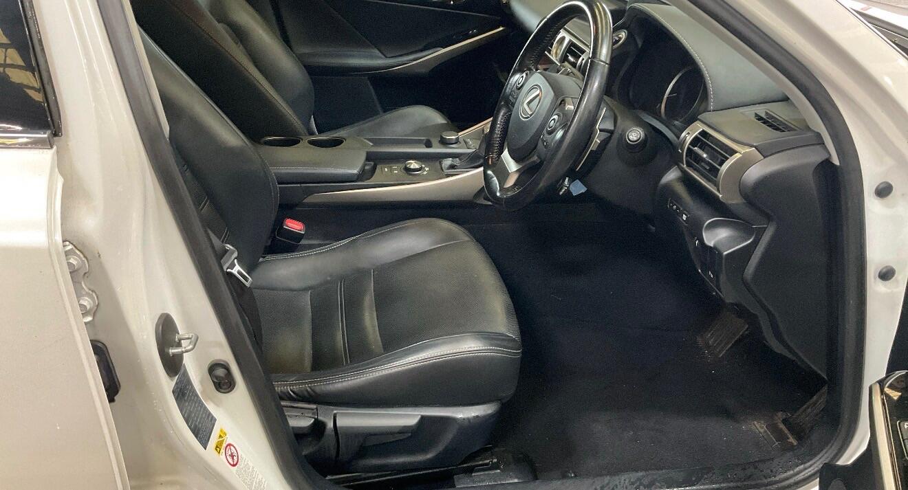 Used Lexus IS 2016 for sale - 76644942: Photo 4