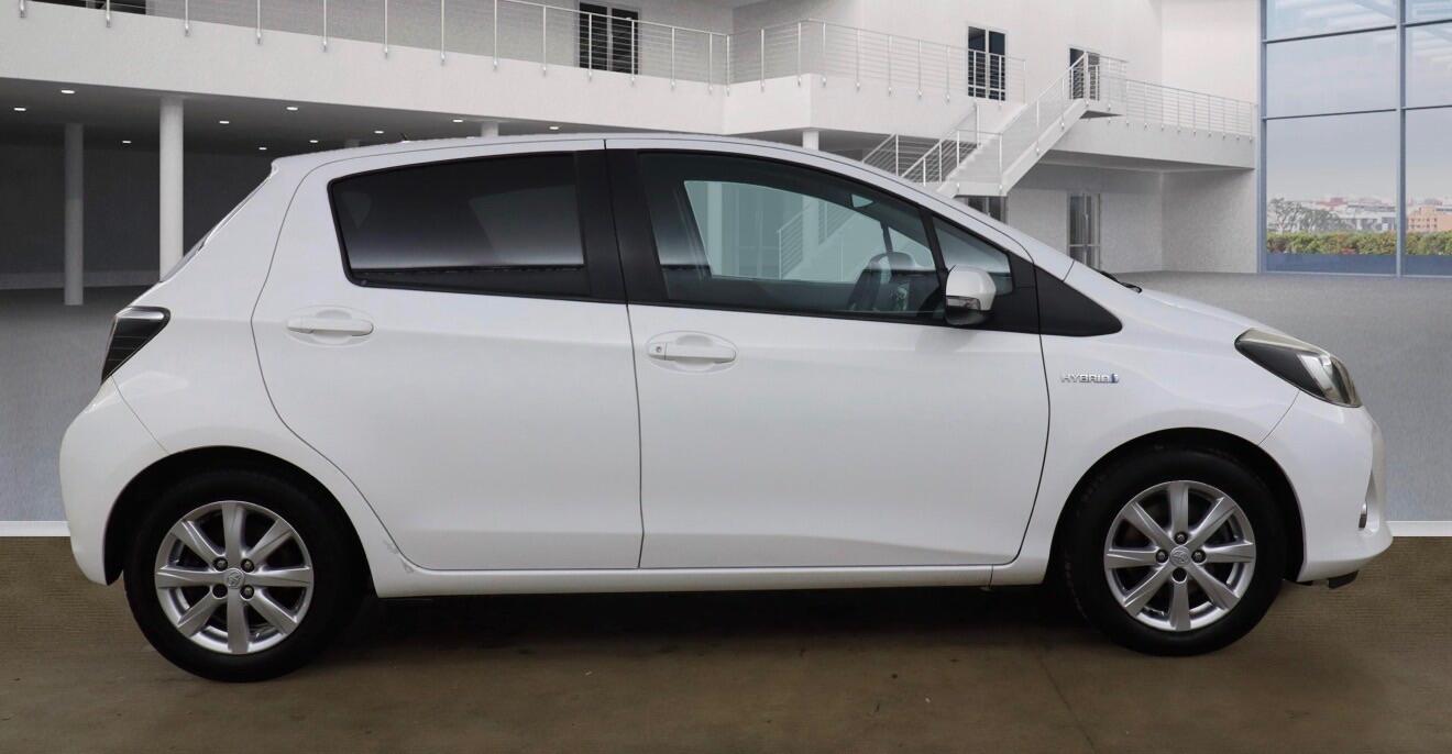 Used Toyota Yaris for sale - 76727451: Photo 3