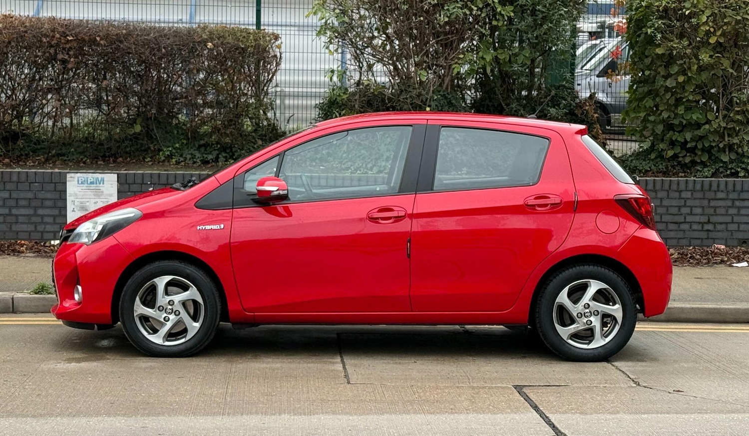 Used Toyota Yaris 2015 for sale - 76561219: Photo 9