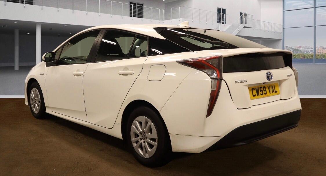 Used Toyota Prius 2017 for sale - 77799228: Photo 2