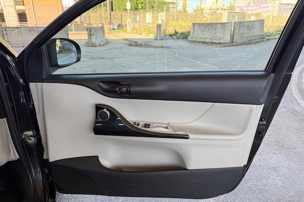 Used Toyota IQ 2011 for sale - 75089652: Photo 9