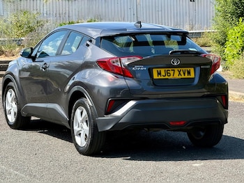 Used Toyota C-HR 2018 for sale - 79387657: Photo