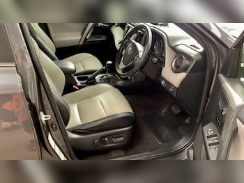Used Toyota RAV4 2017 for sale - 78934333: Photo