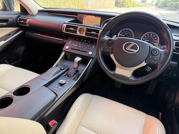 2015 (15) - 300h Premier 4dr CVT Auto