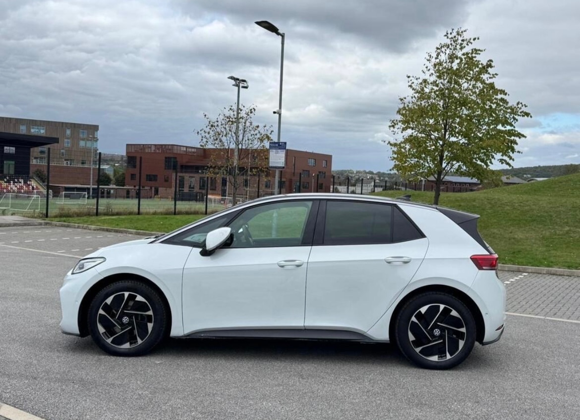 Used Volkswagen ID.3 2024 for sale - 76436436: Photo 2