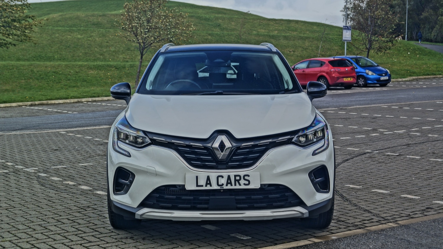 Used Renault Captur 2021 for sale - 76436455: Photo 2