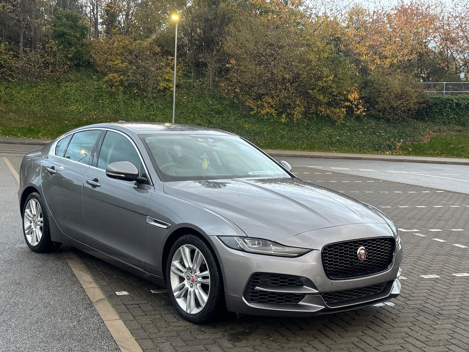 Used Jaguar XE 2019 for sale - 76436140: Photo 2
