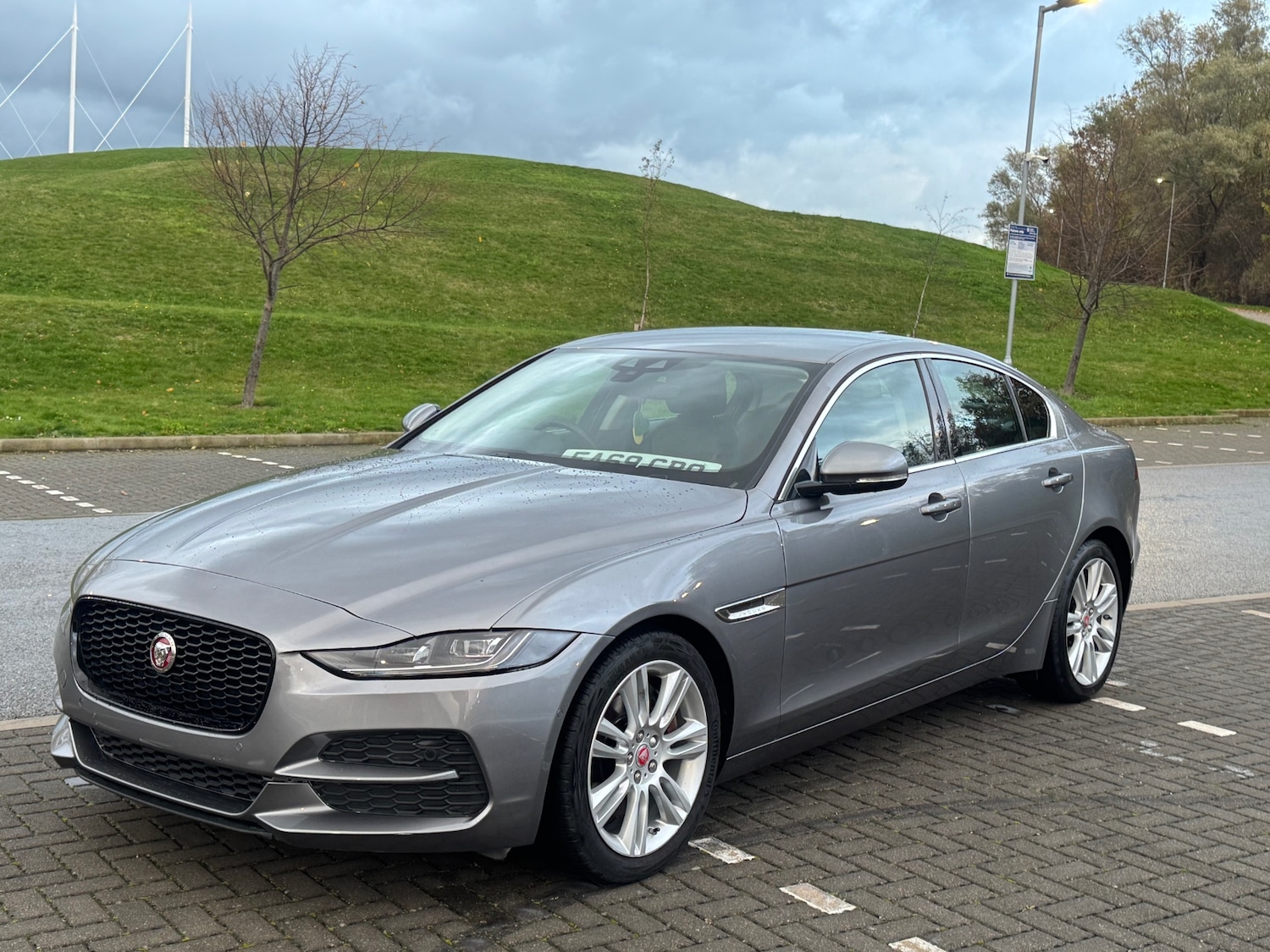 Used Jaguar XE 2019 for sale - 76436140: Photo 4