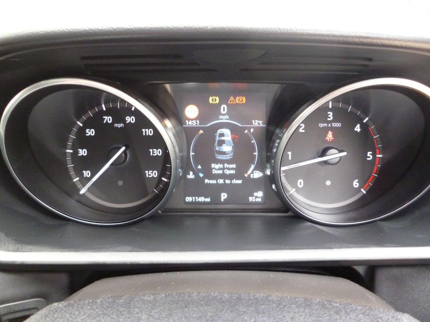 Used Land Rover Discovery 2017 for sale - 76476508: Photo 11